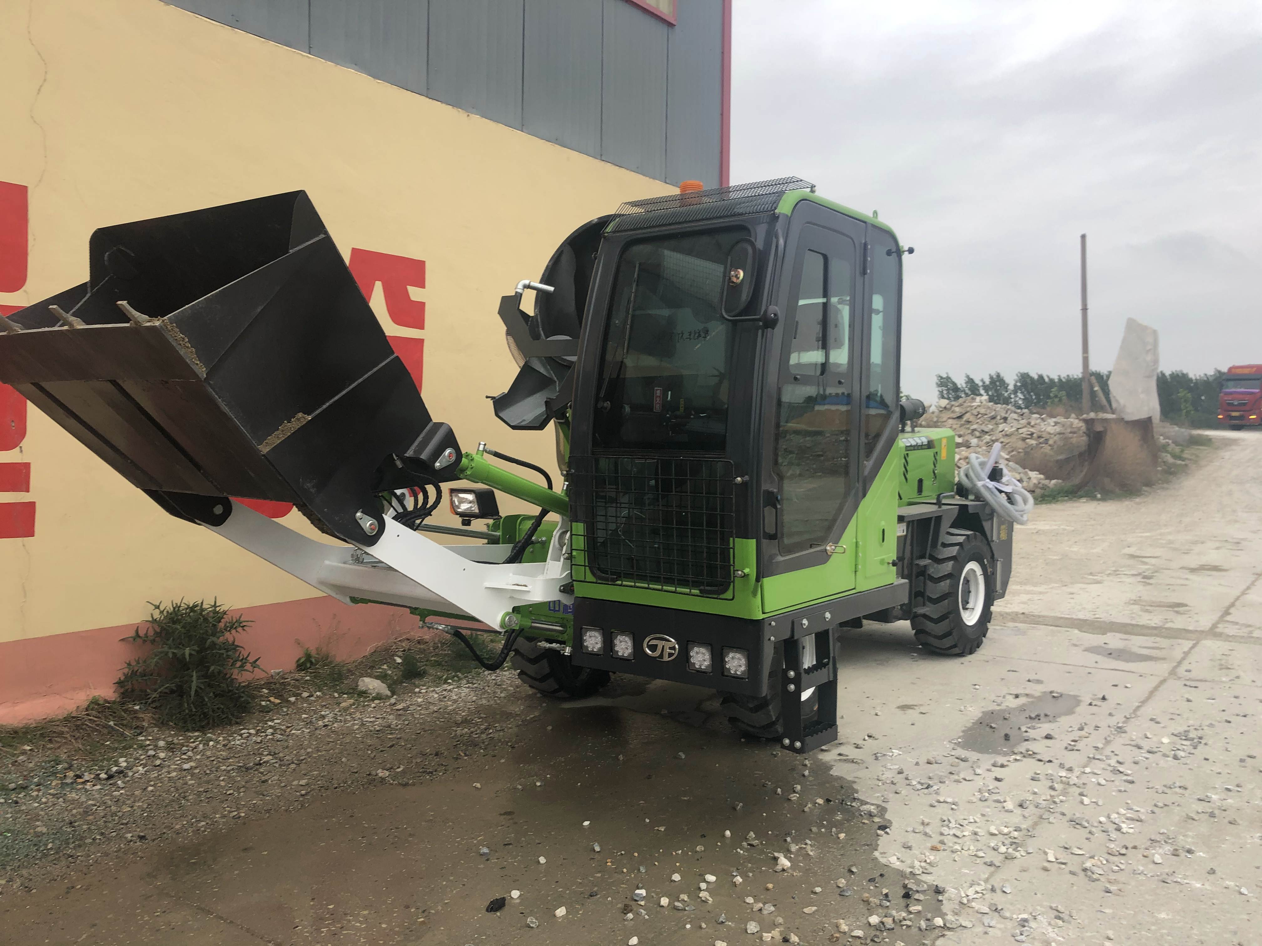 混凝土自上料攪拌車(chē)廠(chǎng)家