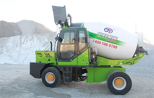 自上料攪拌車(chē)廠(chǎng)家